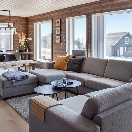 Holiday home 4 Bedroom Cozy In Sjusjoen